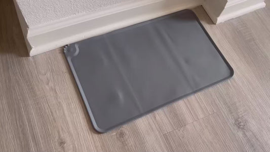 Elevated Cat Bowls with 15° Tilt Stand & Mat